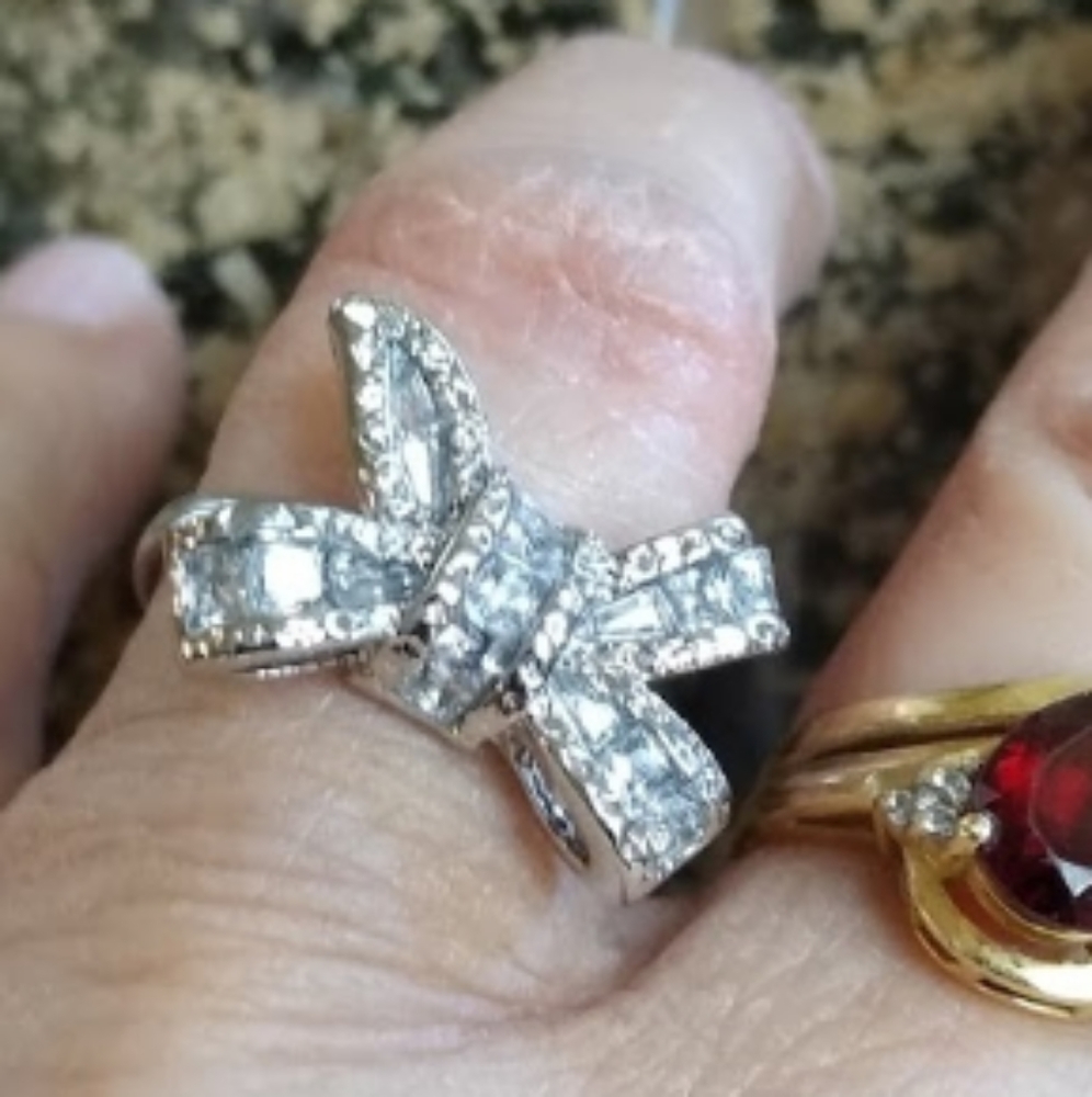 NWT WHITE SAPPHIRE BOW TIED RING - Picture 2 of 3